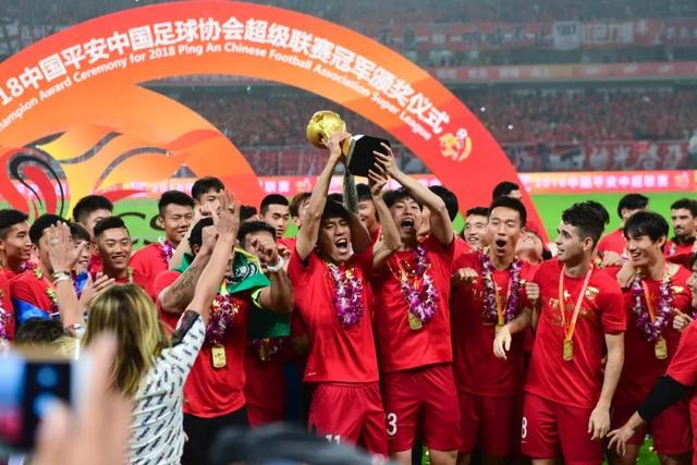 周琦20+12广东险胜首钢 曾凡博18分沃特斯27分