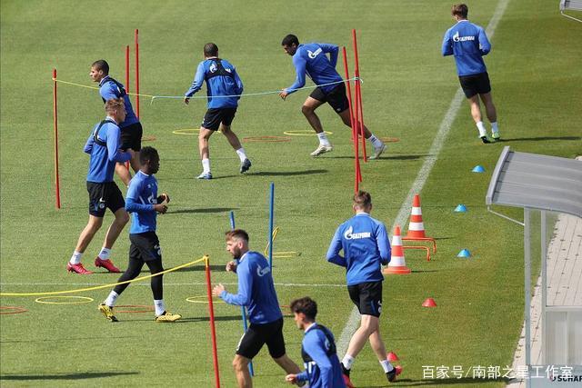 周琦31分曾凡博28+10首钢大胜福建 广东胜广州